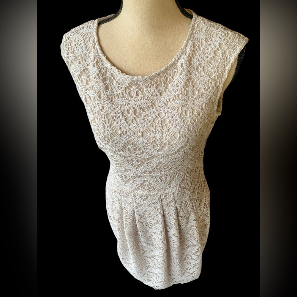 London Times NWT sz 10 classy oatmeal crochet/lined. Back zip/soft material. New - Picture 5 of 15